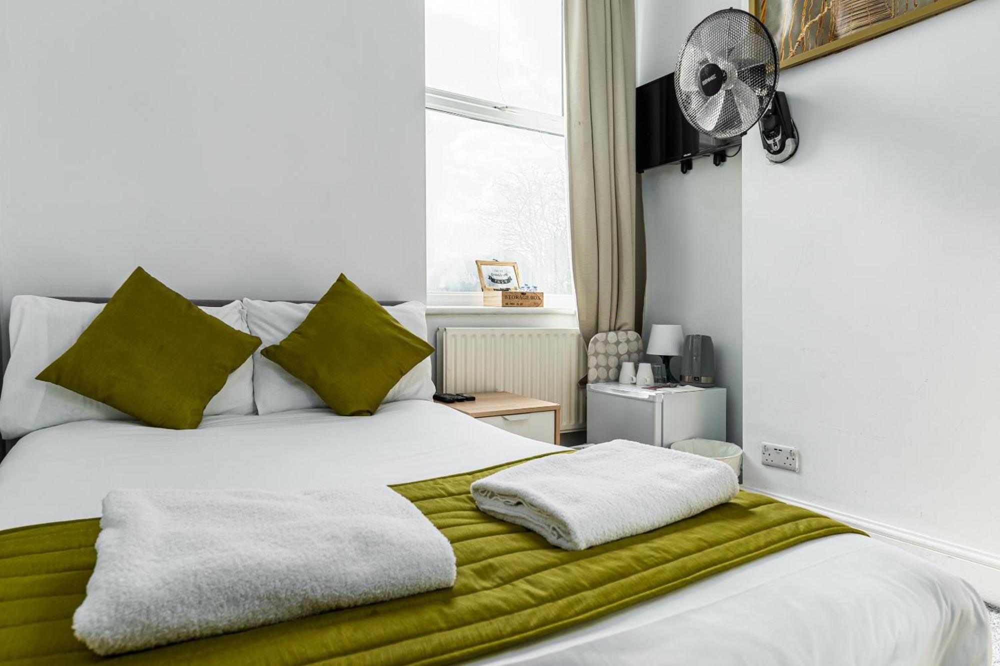 Ryam Suites London Room photo