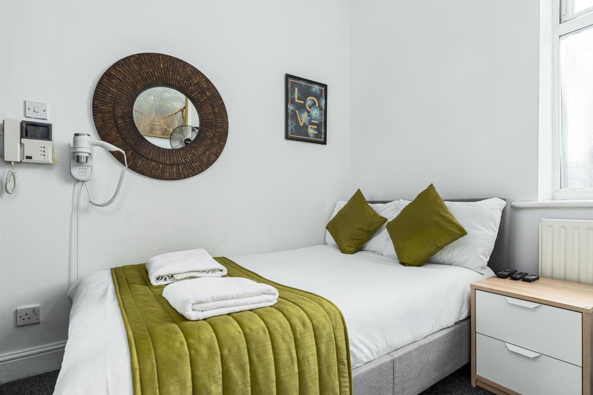Ryam Suites London Room photo